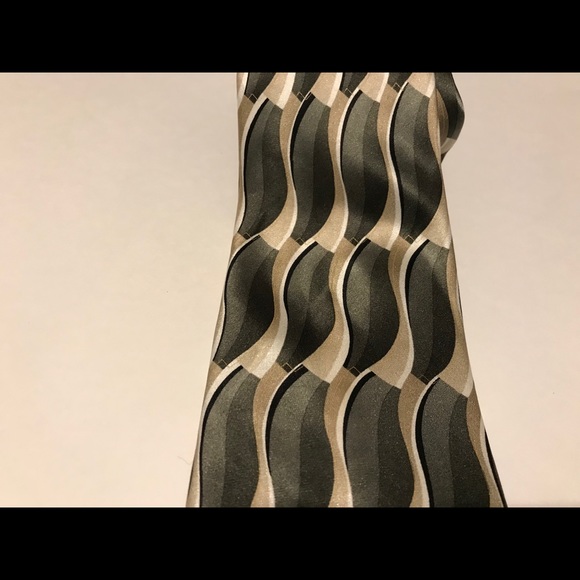 Arrow Men’s Tie.Multi-Green ,gold, white - Picture 2 of 4